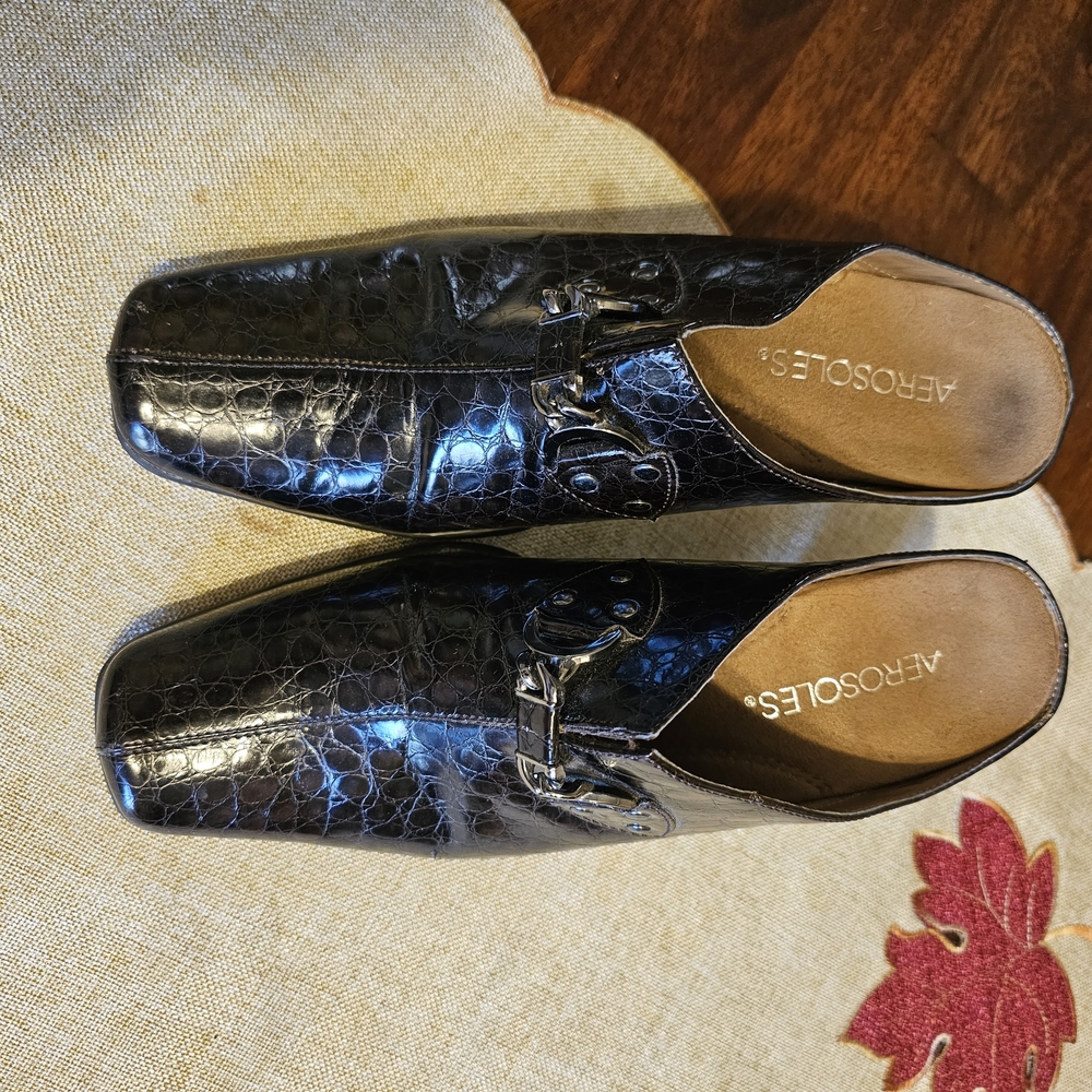 AEROSOLES Brown Croc Pattern Heels